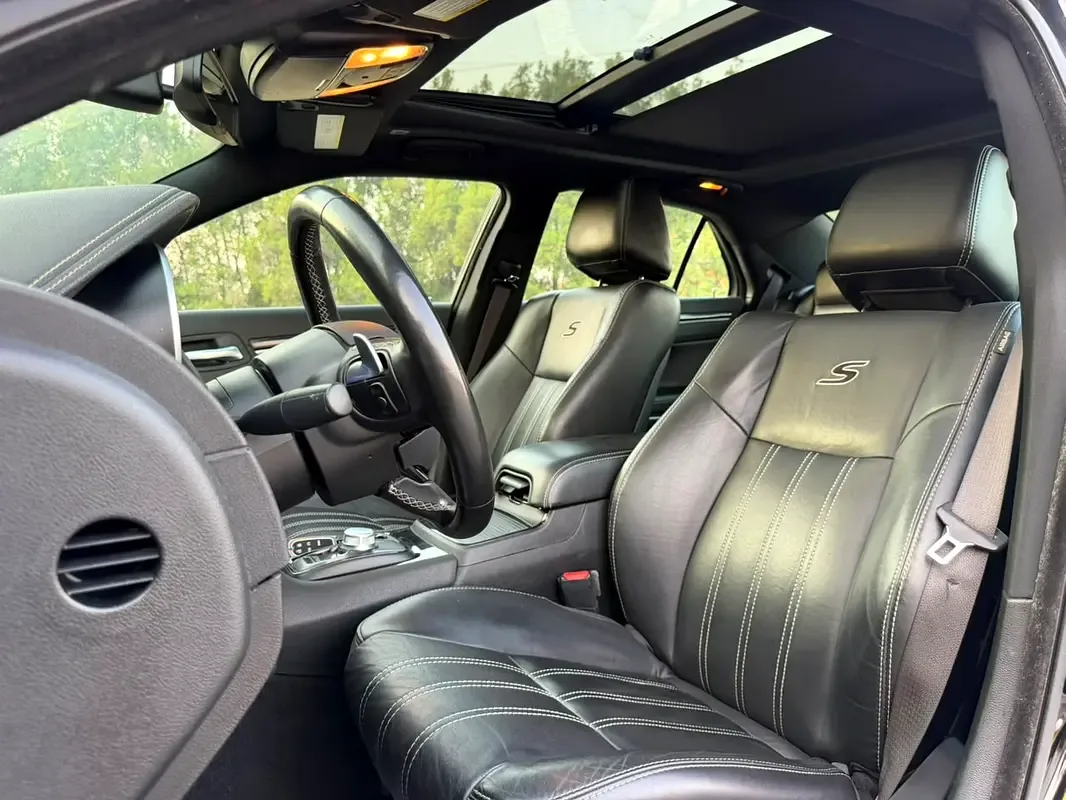 Chrysler 300C 3.6 AT (296 حصان) - 12