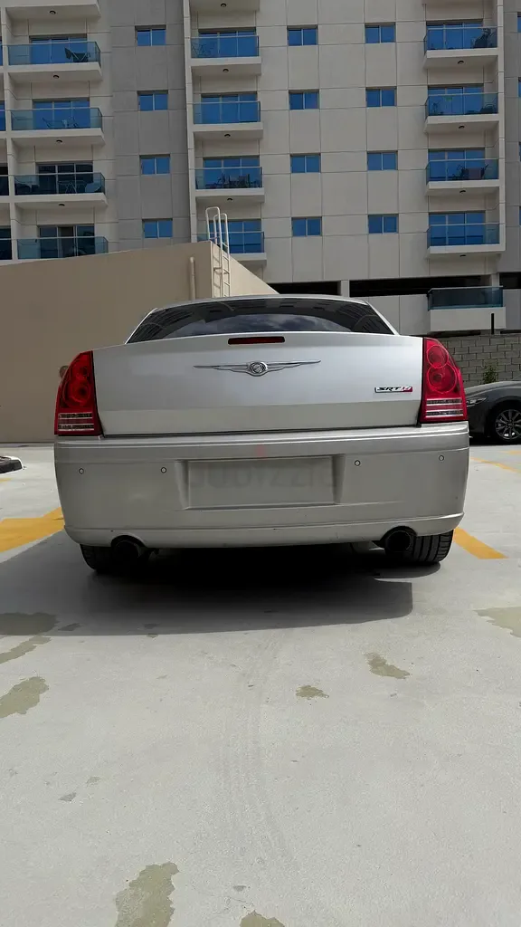 Chrysler 300C 6.1 AT SRT8 (425 حصان) - 4