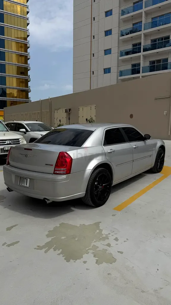 Chrysler 300C 6.1 AT SRT8 (425 حصان) - 10