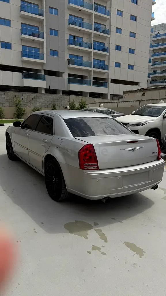 Chrysler 300C 6.1 AT SRT8 (425 حصان) - 9