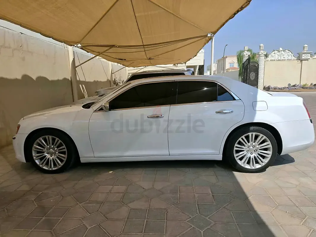 Chrysler 300C 6.1 AT SRT8 (425 حصان) - 2