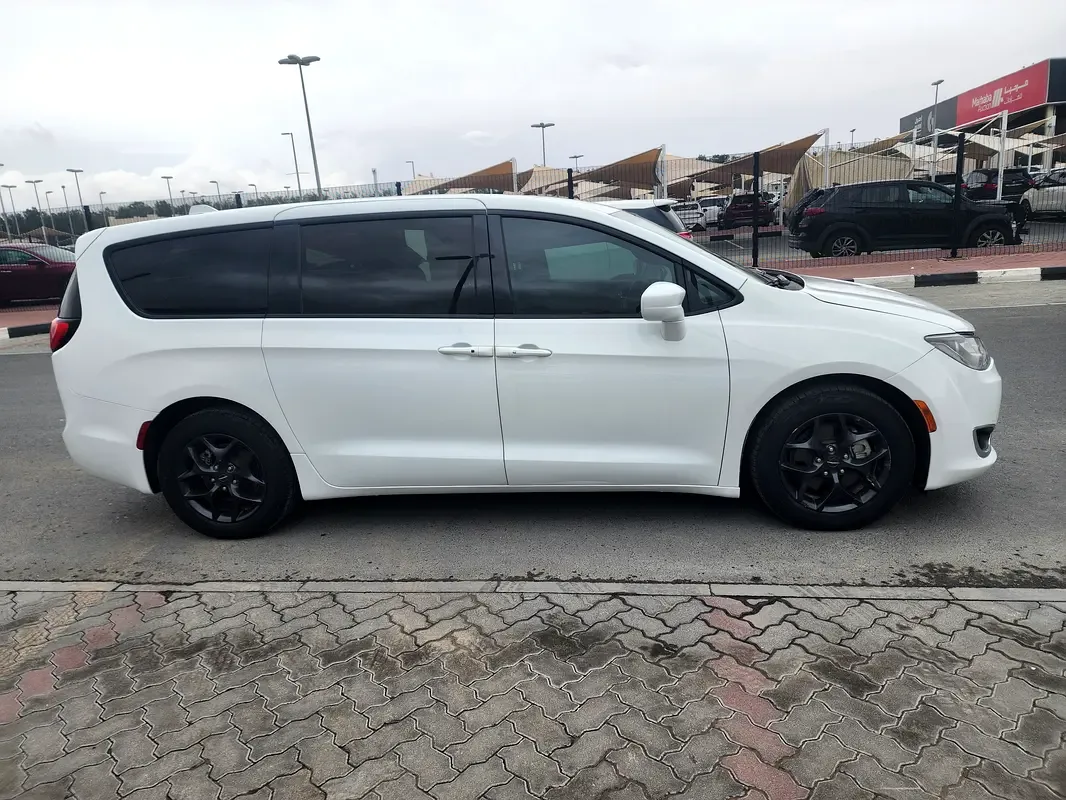 Chrysler Pacifica 3.6 AT (287 hp) - 3