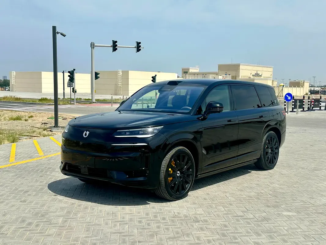 Denza N9 2.0 CVT 4WD (925 hp)