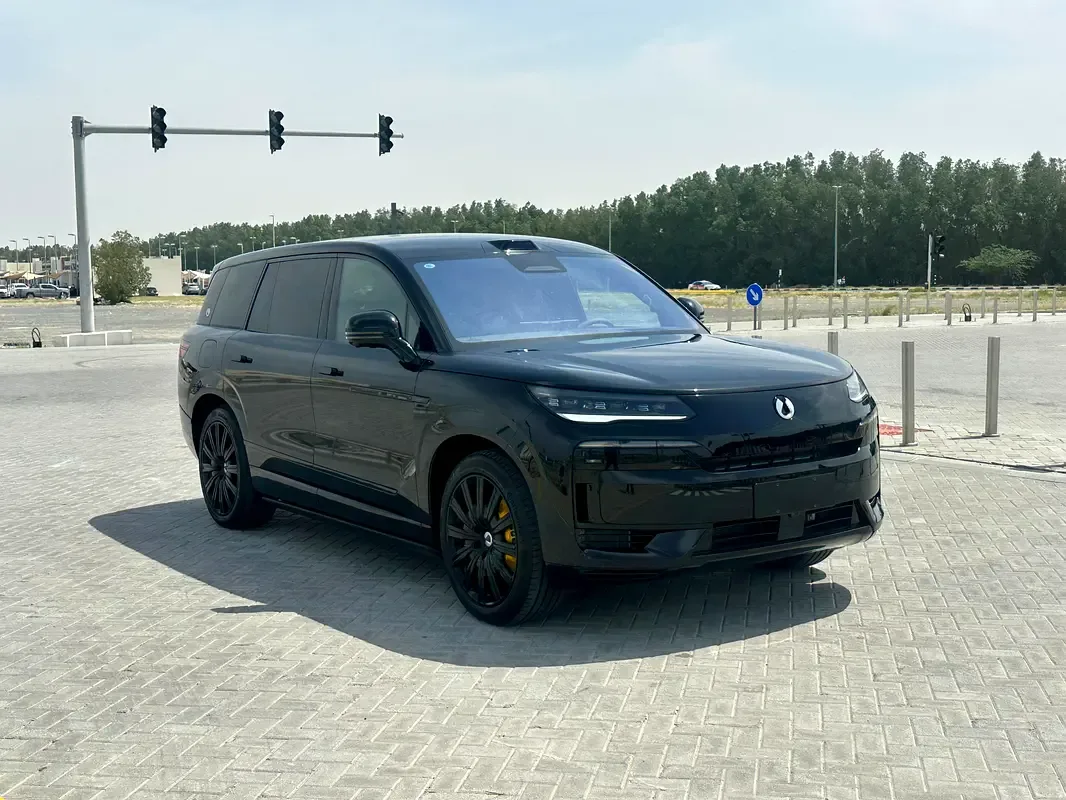 Denza N9 2.0 CVT 4WD (925 hp) - 2