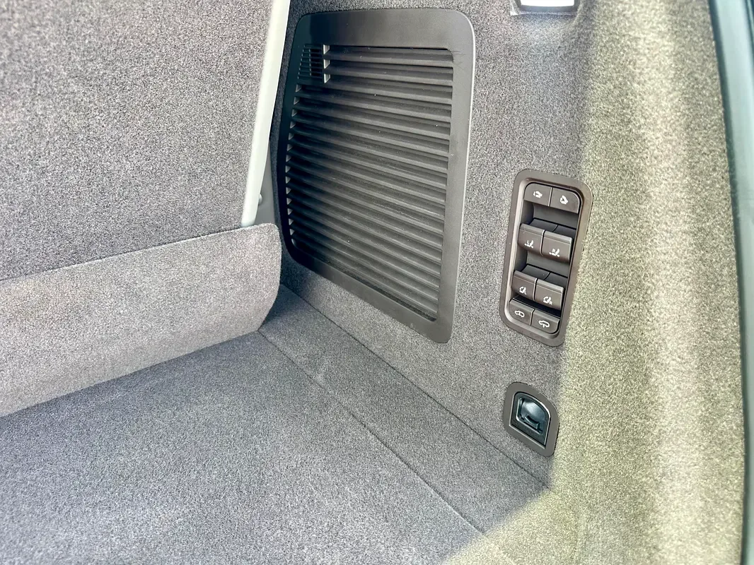 Denza N9 2.0 CVT 4WD (925 hp) - 10