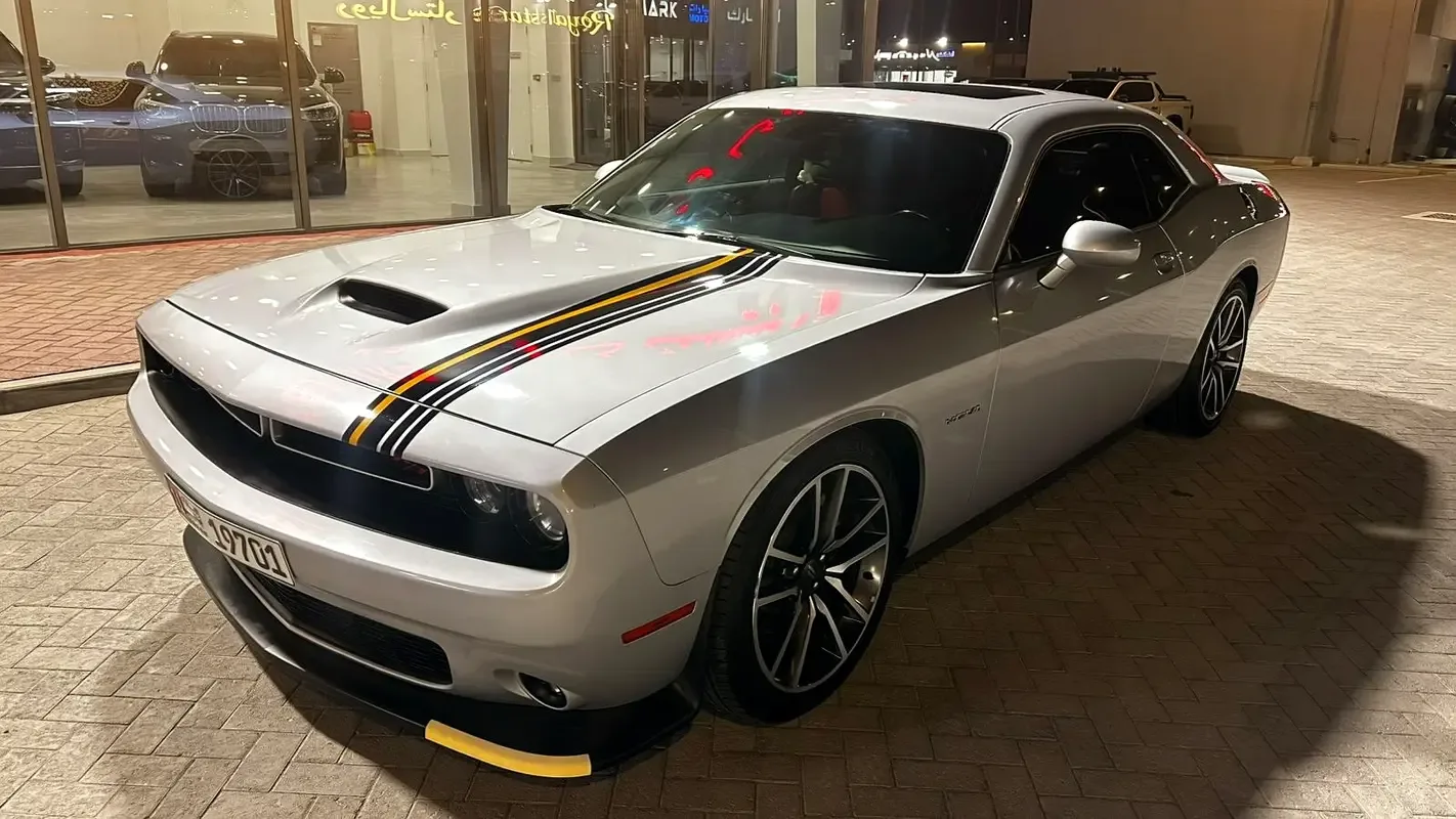 Dodge Challenger 5.7 AT RWD (380 hp)