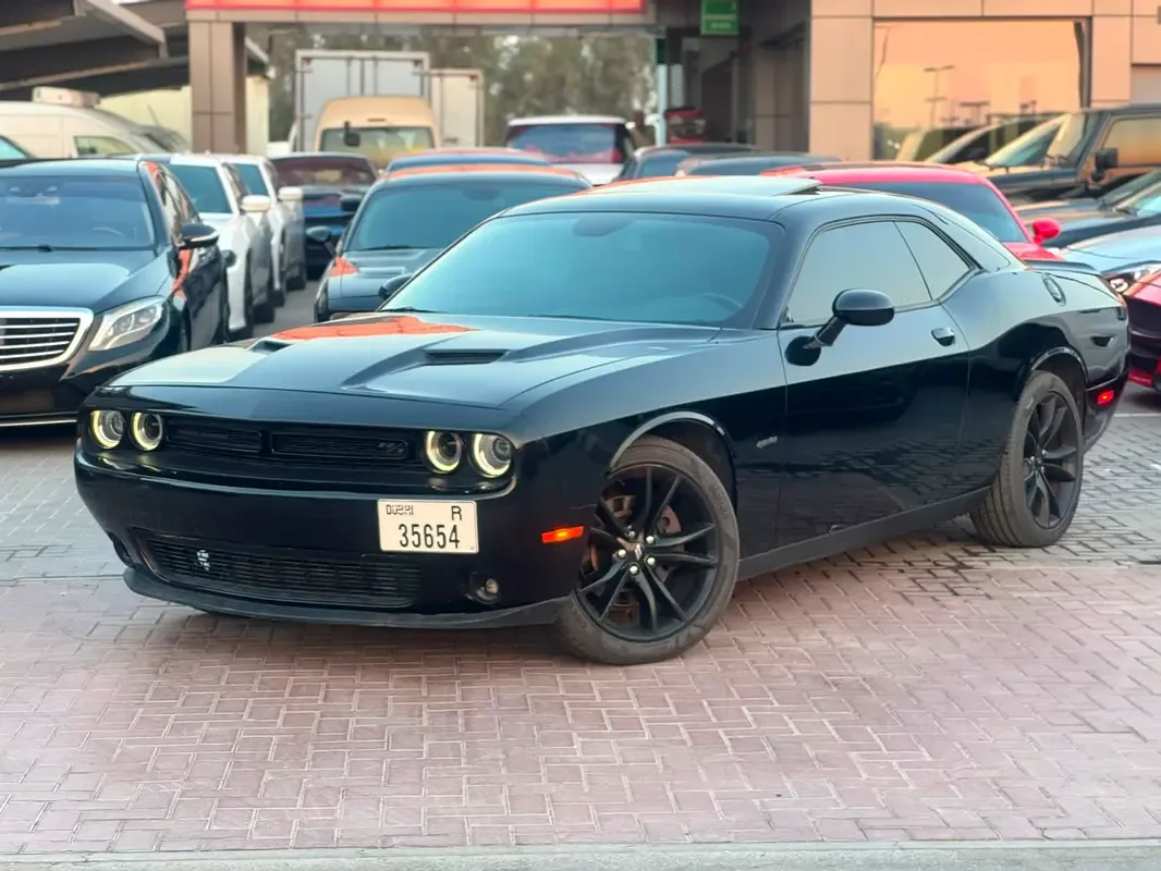 Dodge Challenger 5.7 AT RWD (380 hp)