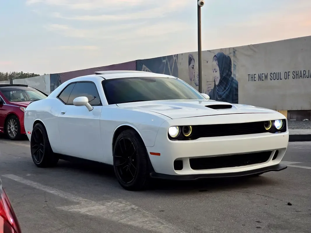 Dodge Challenger 5.7 AT RWD (380 hp) - 2