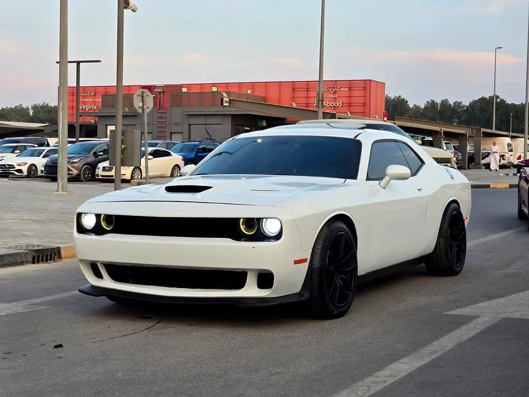 Dodge Challenger 5.7 AT RWD (380 hp)