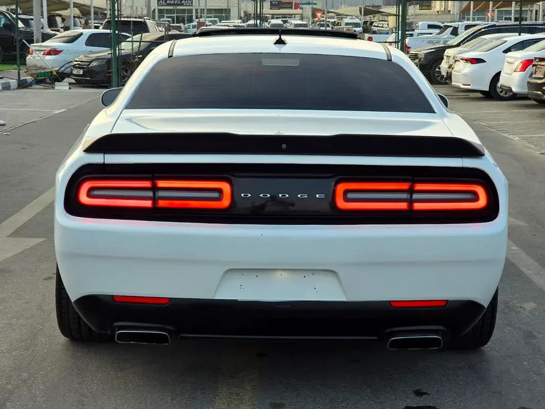 Dodge Challenger 5.7 AT RWD (380 hp) - 4