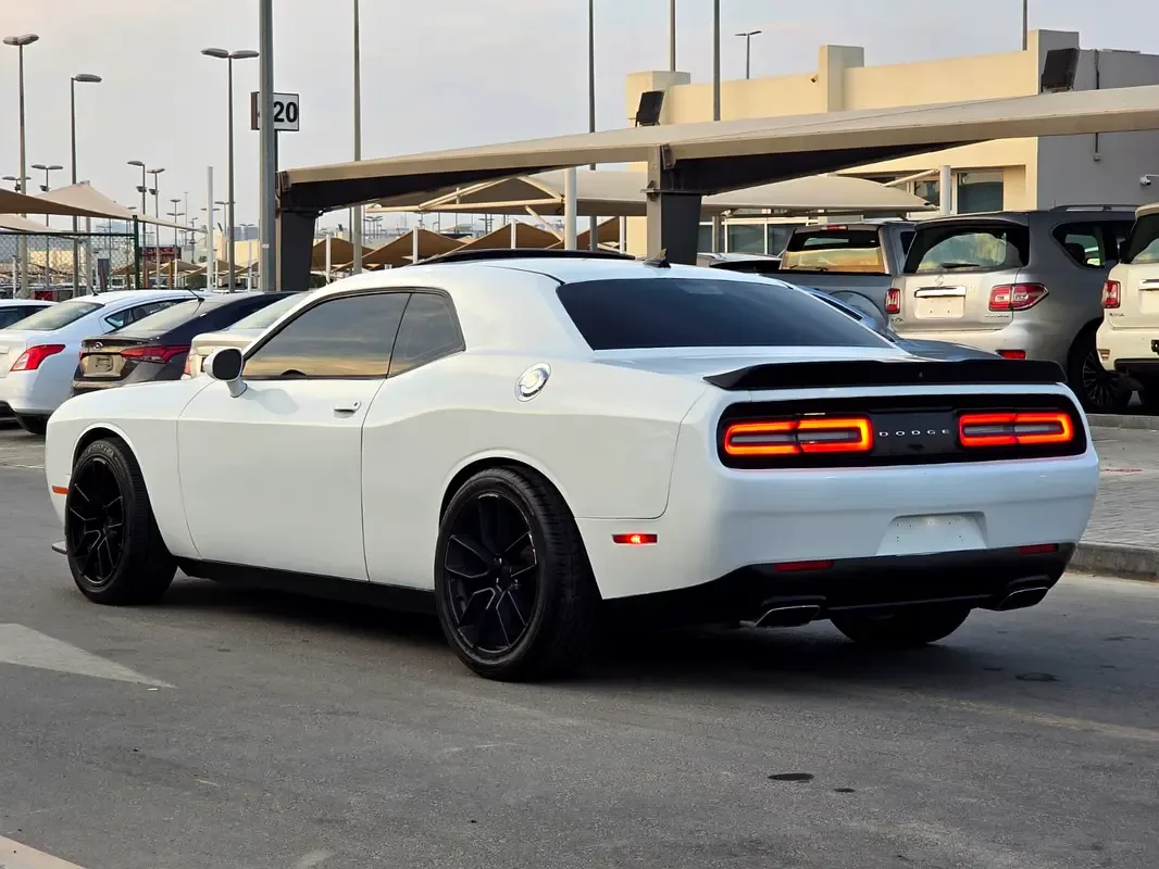 Dodge Challenger 5.7 AT RWD (380 hp) - 6