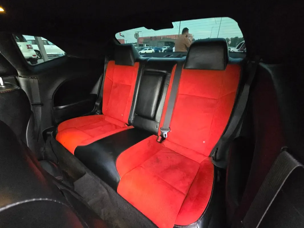 Dodge Challenger 5.7 AT RWD (380 hp) - 10
