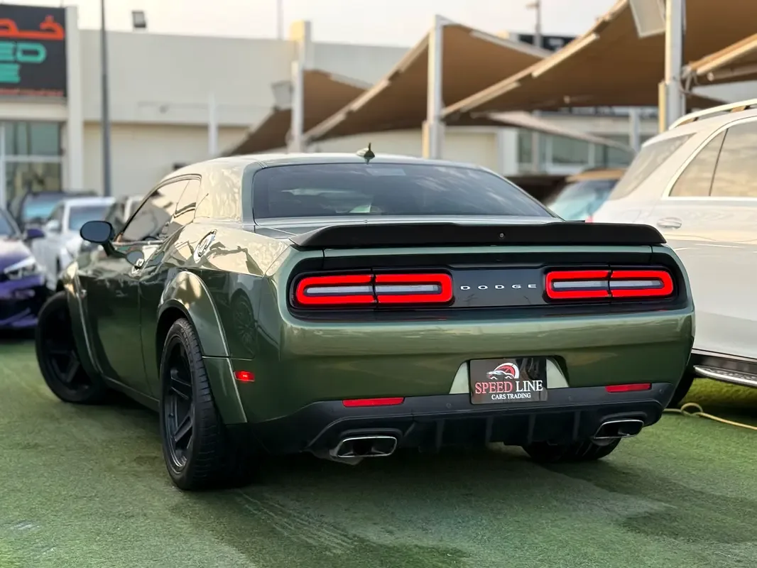 Dodge Challenger 5.7 AT RWD (380 حصان) - 5