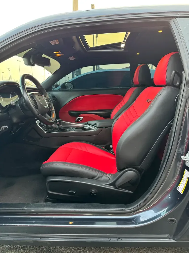 Dodge Challenger 5.7 AT RWD (380 hp) - 17