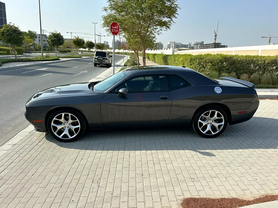 Dodge Challenger 5.7 AT RWD (380 حصان) - 2