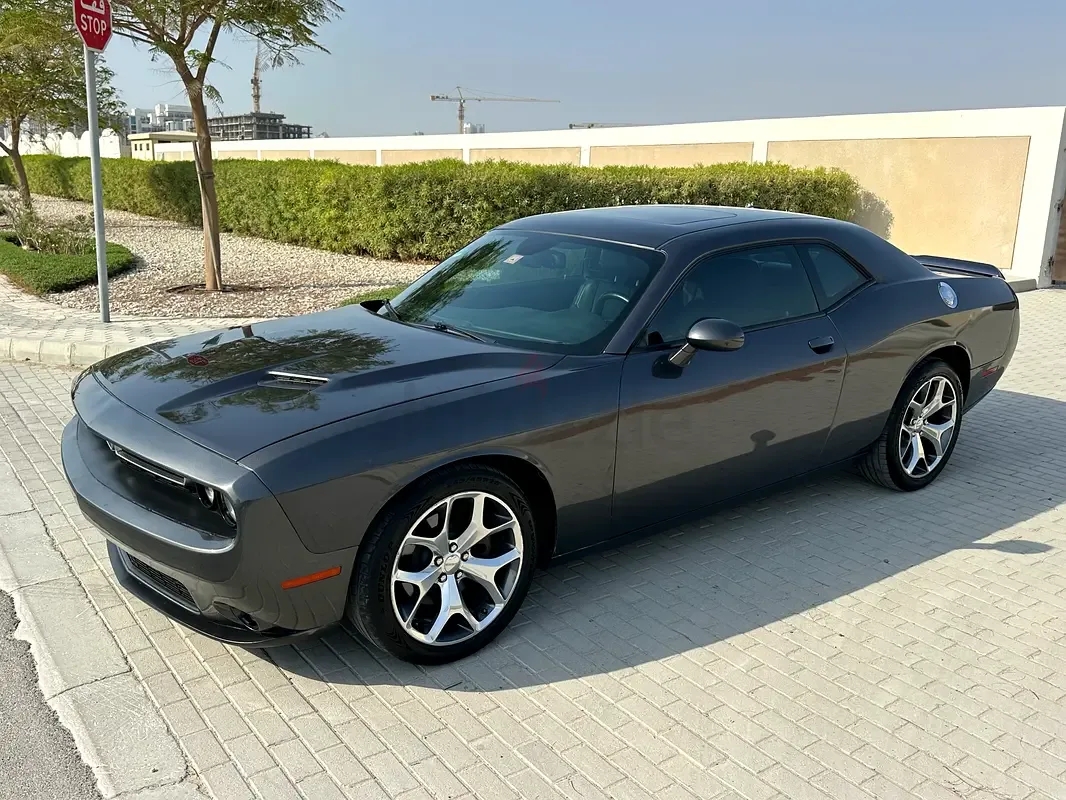 Dodge Challenger 5.7 AT RWD (380 hp)