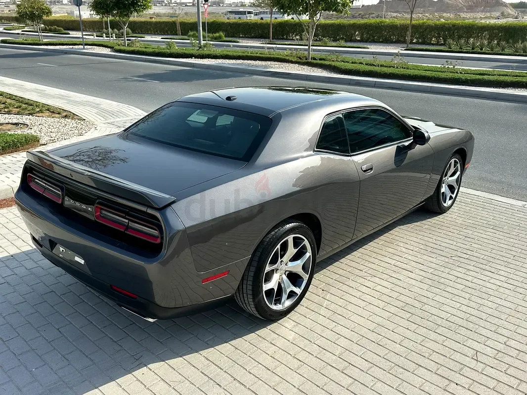 Dodge Challenger 5.7 AT RWD (380 حصان) - 4