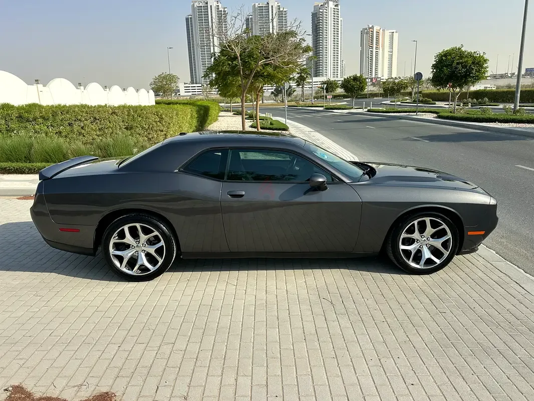 Dodge Challenger 5.7 AT RWD (380 حصان) - 5