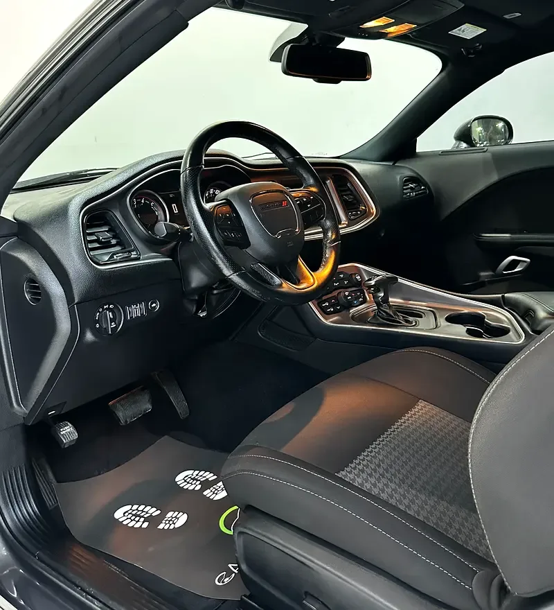 Dodge Challenger 5.7 AT RWD (380 hp) - 9