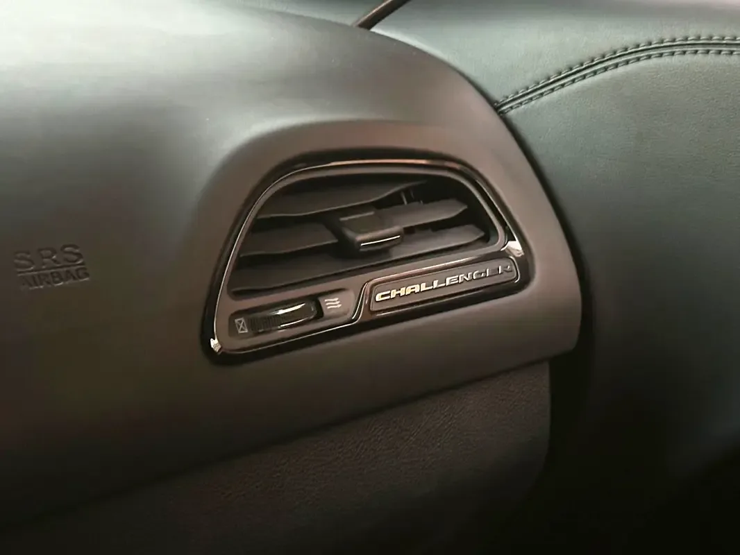 Dodge Challenger 5.7 AT RWD (380 hp) - 10