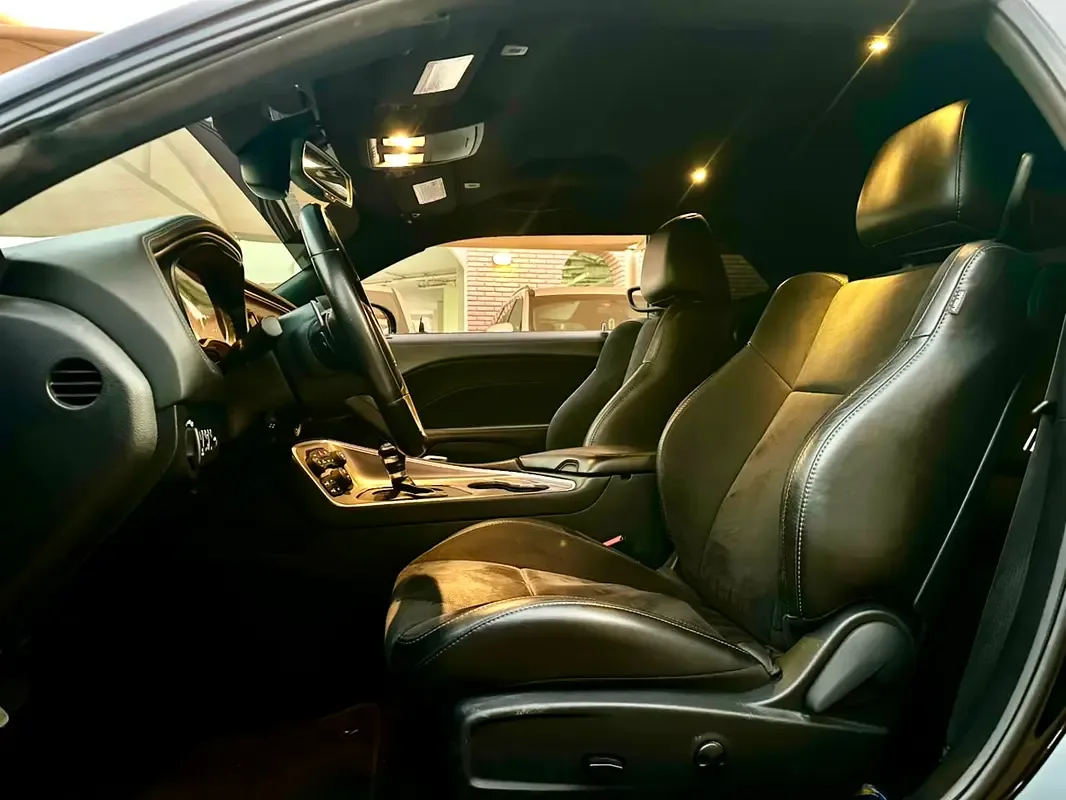 Dodge Challenger 5.7 AT RWD (380 hp) - 15