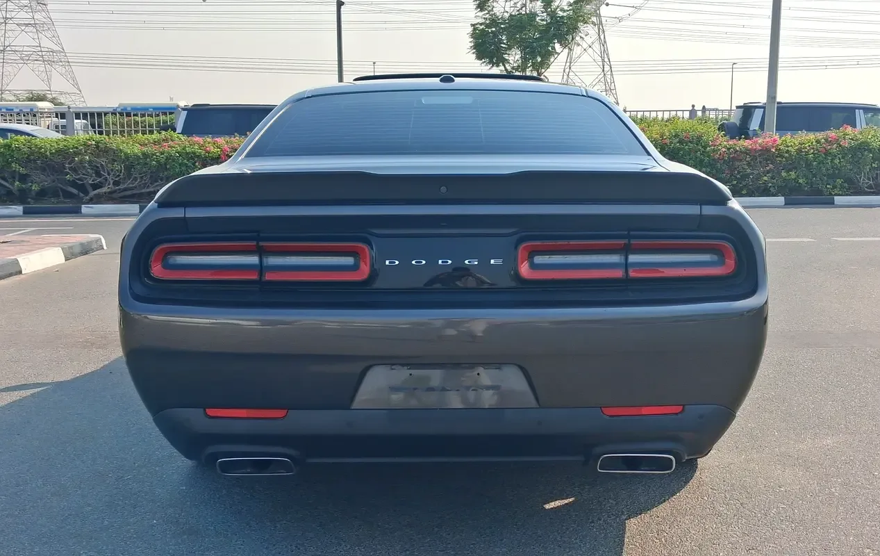 Dodge Challenger 5.7 AT RWD (380 hp) - 5