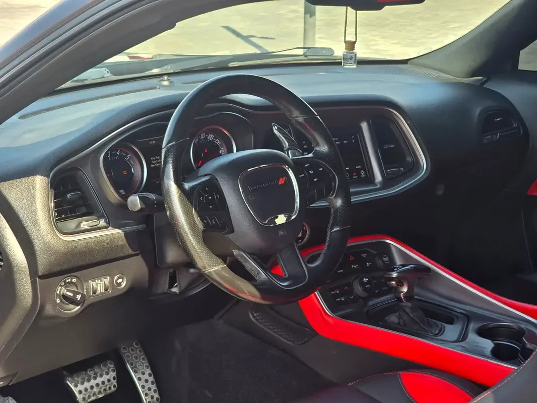 Dodge Challenger 6.4 AT RWD (492 hp) - 11