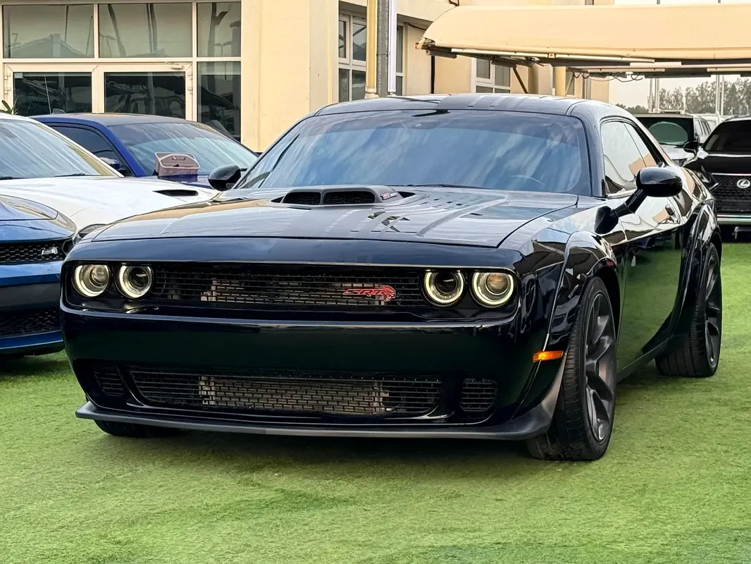 Dodge Challenger 6.4 AT RWD (492 حصان) - 2