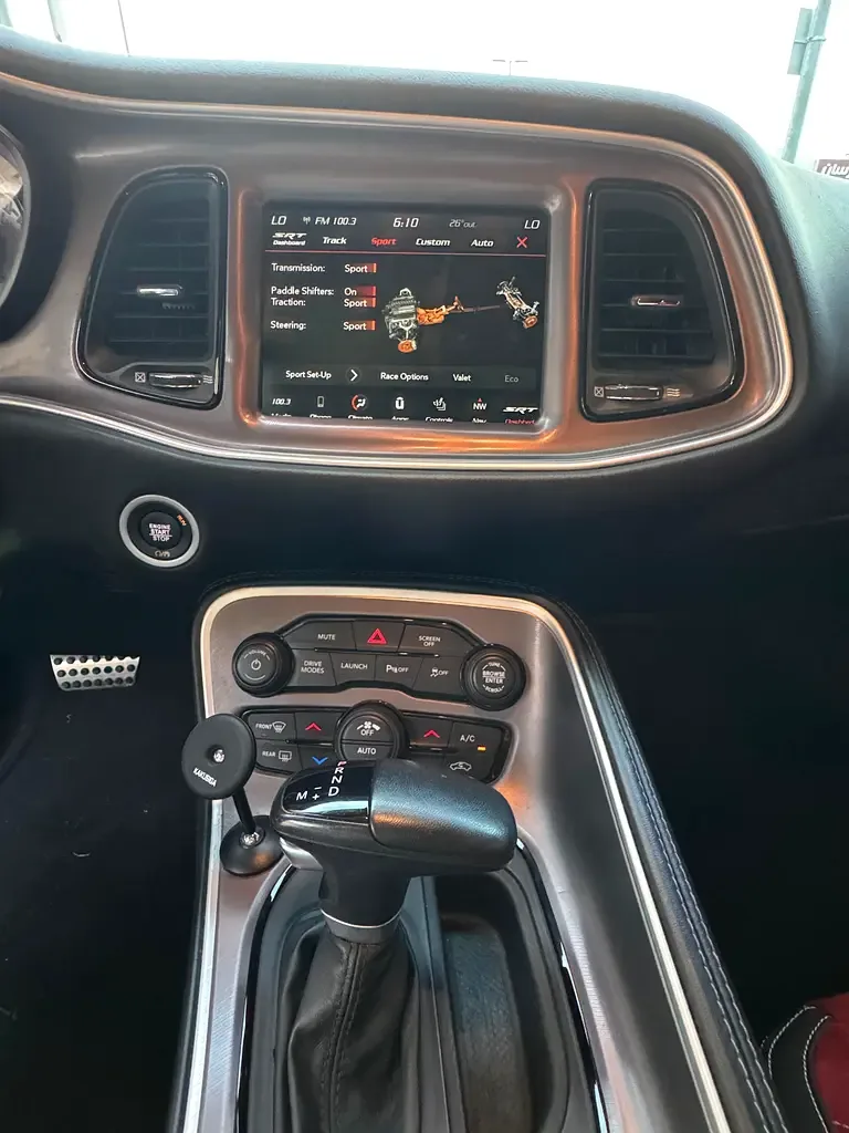 Dodge Challenger 6.4 AT RWD (492 حصان) - 11