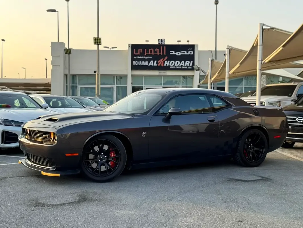 Dodge Challenger 6.4 V8 AT SRT-8 (492 hp)
