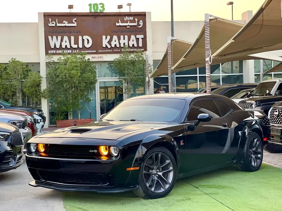 Dodge Challenger 6.4 V8 AT SRT-8 (492 hp)