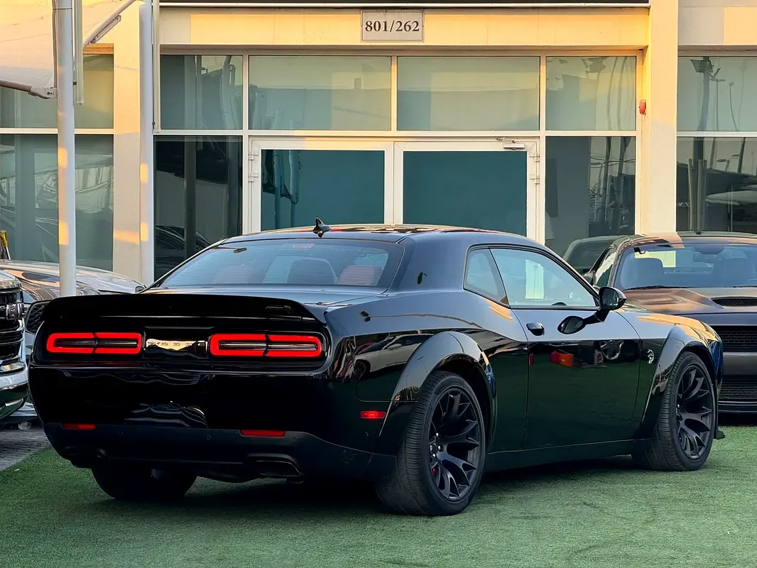 Dodge Challenger 6.4 V8 AT SRT-8 (492 حصان) - 5
