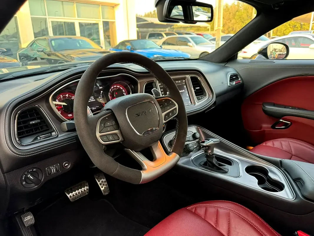 Dodge Challenger 6.4 V8 AT SRT-8 (492 حصان) - 10