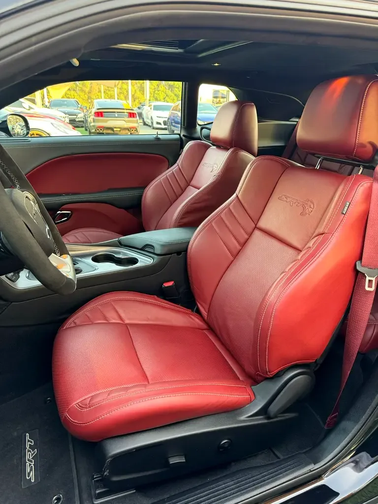 Dodge Challenger 6.4 V8 AT SRT-8 (492 حصان) - 9