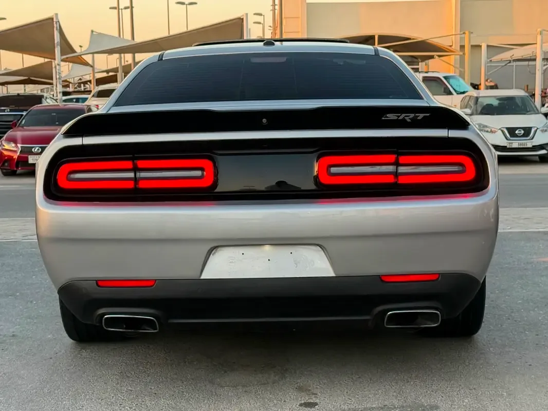 Dodge Challenger 6.4 V8 AT SRT-8 (492 hp) - 9
