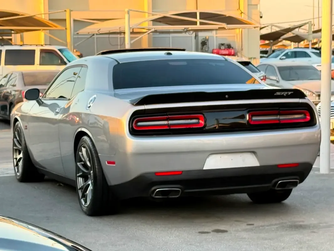 Dodge Challenger 6.4 V8 AT SRT-8 (492 hp) - 12