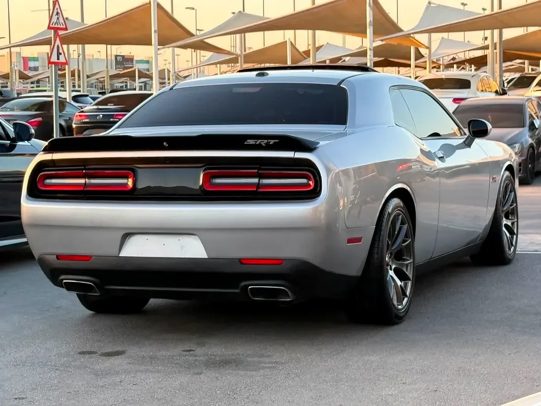 Dodge Challenger 6.4 V8 AT SRT-8 (492 hp) - 10