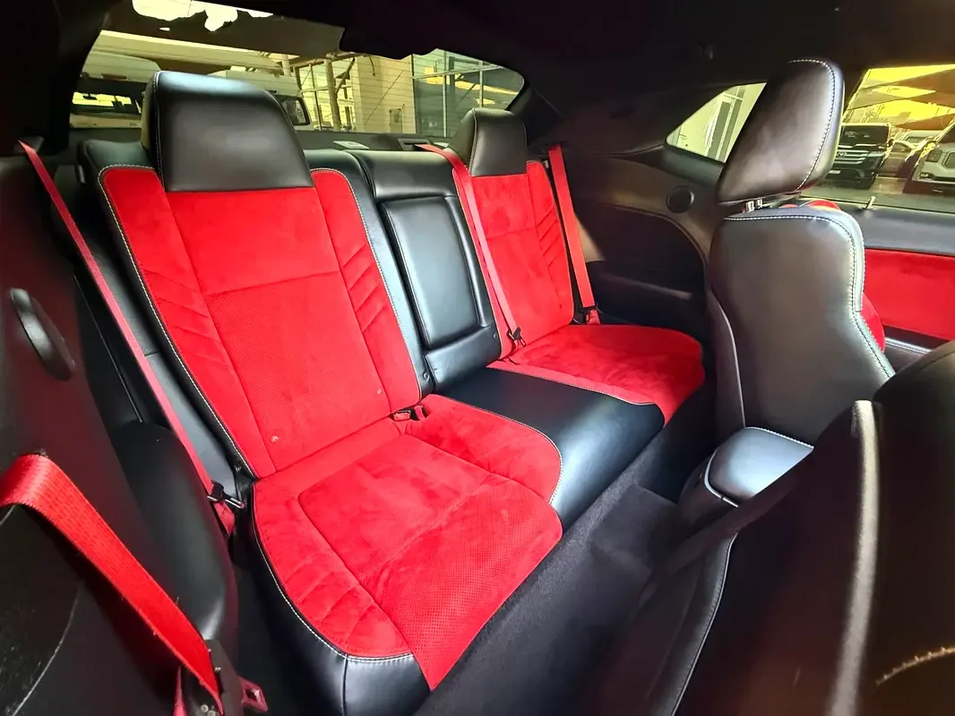 Dodge Challenger 6.4 V8 AT SRT-8 (492 hp) - 15