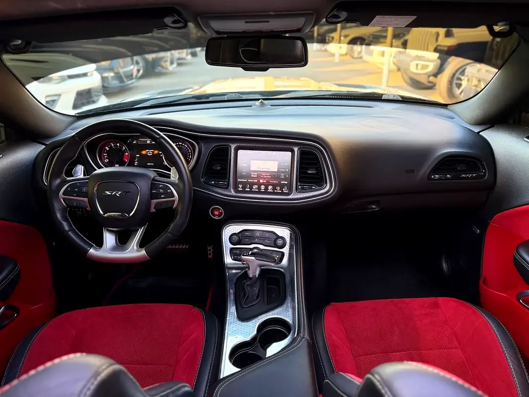 Dodge Challenger 6.4 V8 AT SRT-8 (492 hp) - 18