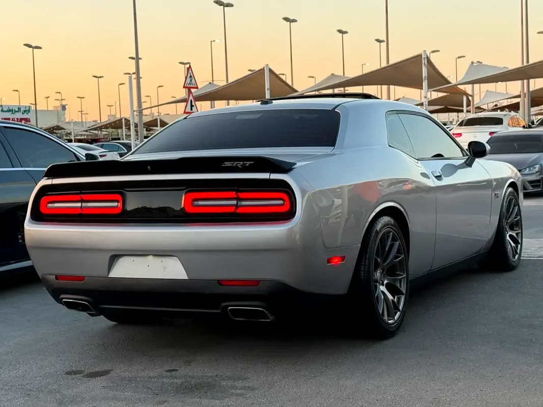 Dodge Challenger 6.4 V8 AT SRT-8 (492 hp) - 19