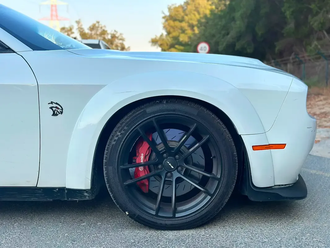 Dodge Challenger 6.4 V8 AT SRT-8 (492 hp) - 7