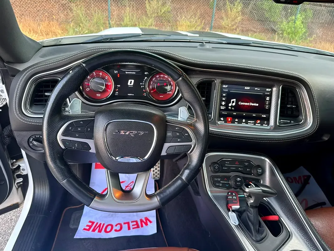 Dodge Challenger 6.4 V8 AT SRT-8 (492 hp) - 11