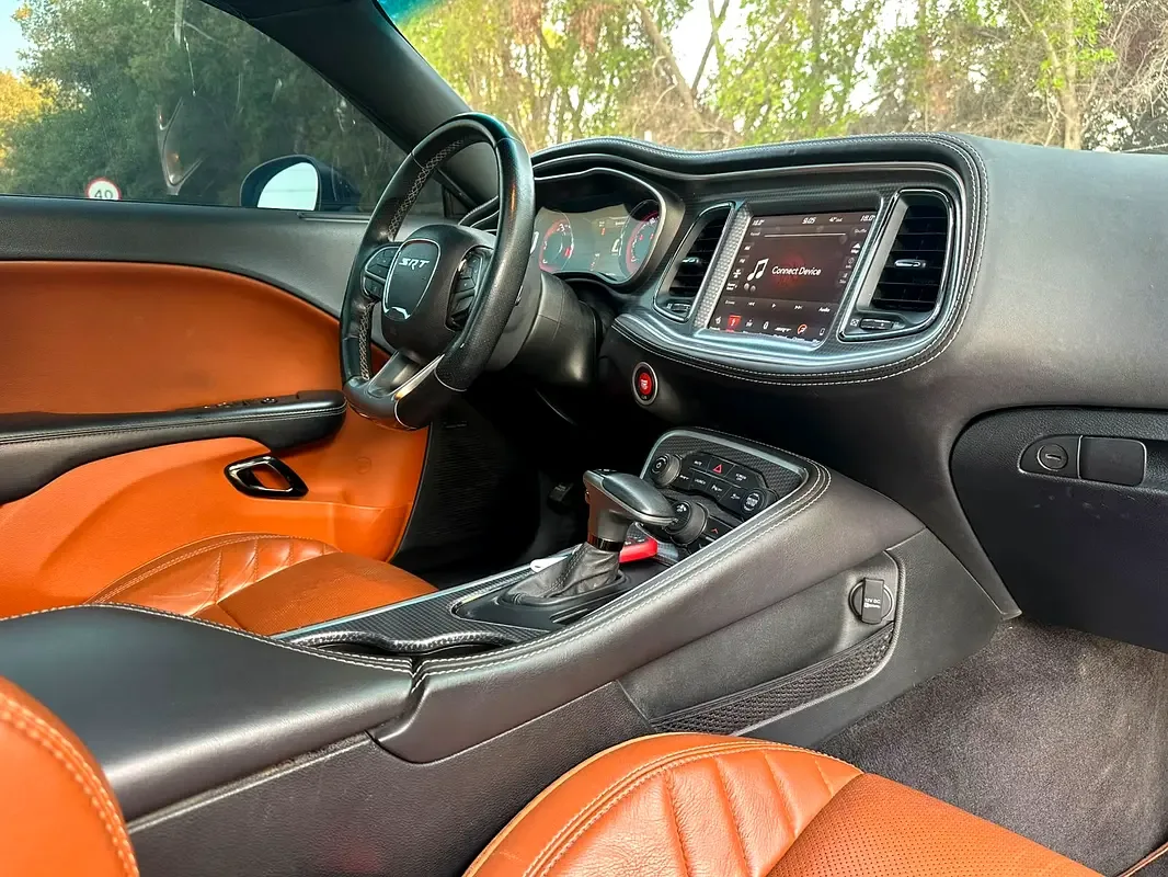 Dodge Challenger 6.4 V8 AT SRT-8 (492 hp) - 12