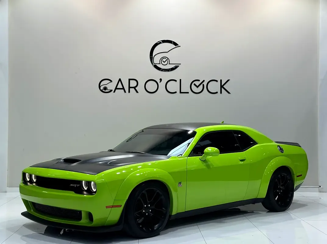 Dodge Challenger 6.4 V8 AT SRT-8 (492 hp)