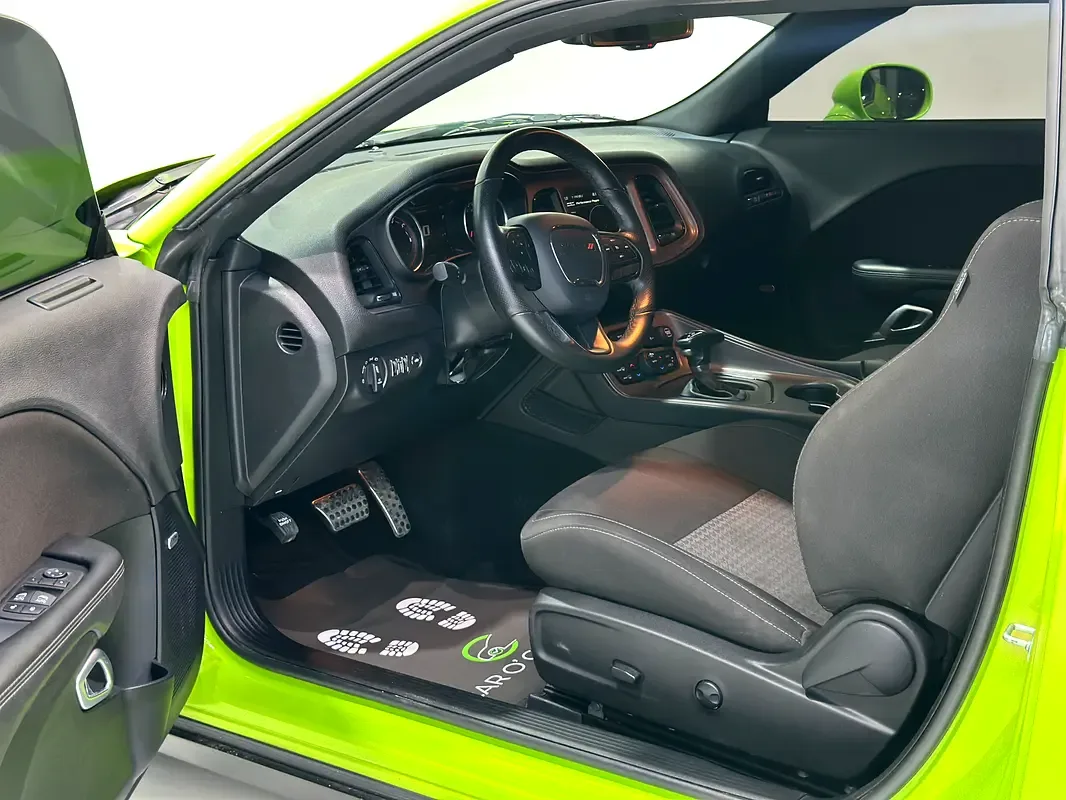 Dodge Challenger 6.4 V8 AT SRT-8 (492 hp) - 9