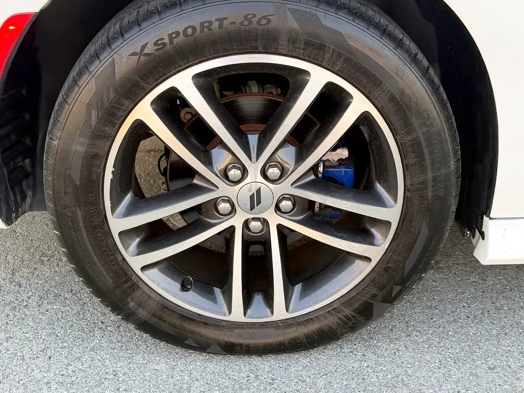 Dodge Charger 3.6 AT AWD (305 hp) - 3