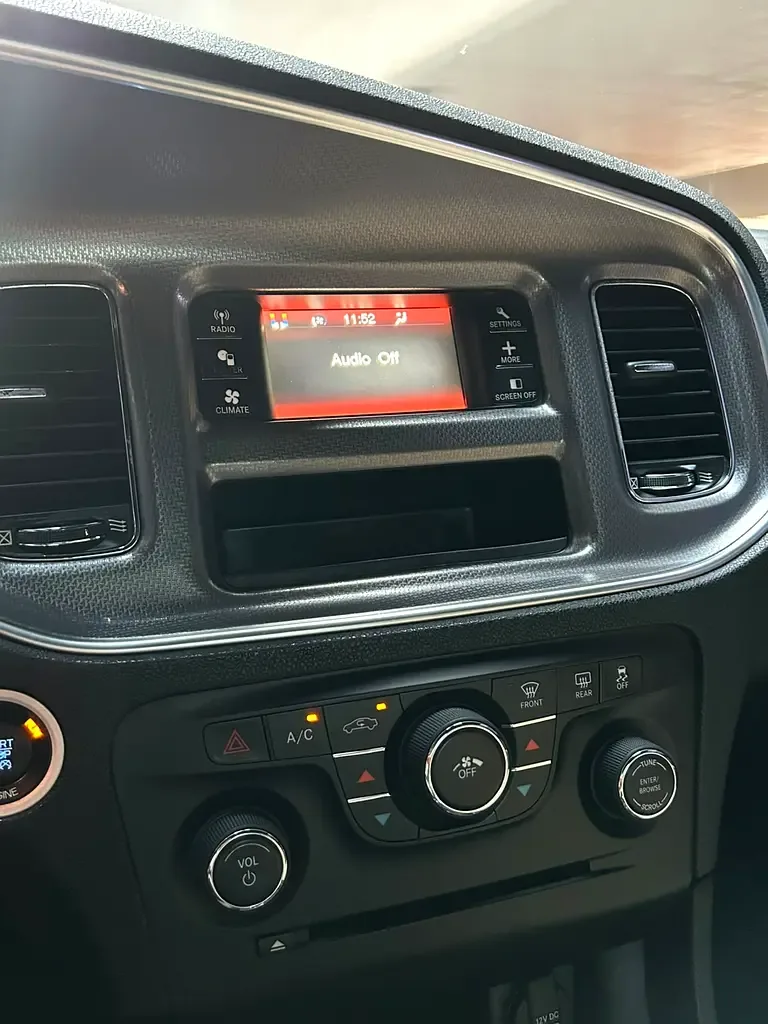 Dodge Charger 3.6 AT RWD (296 hp) - 11