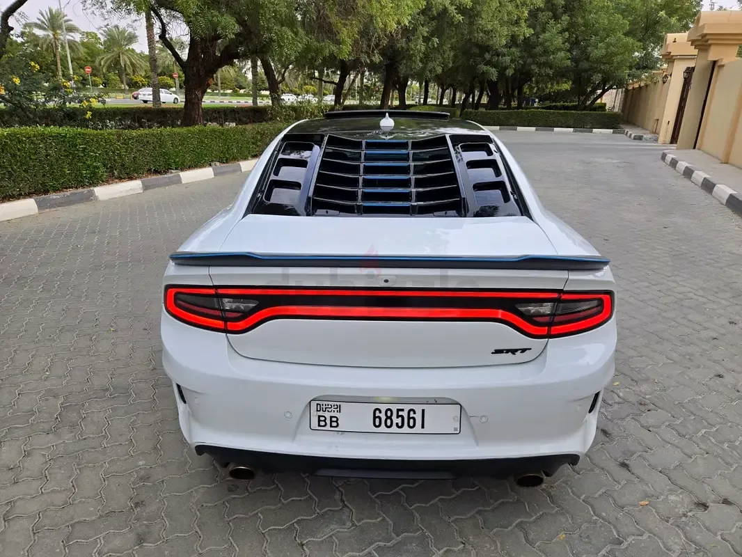 Dodge Charger 5.7 AT (377 حصان) - 5