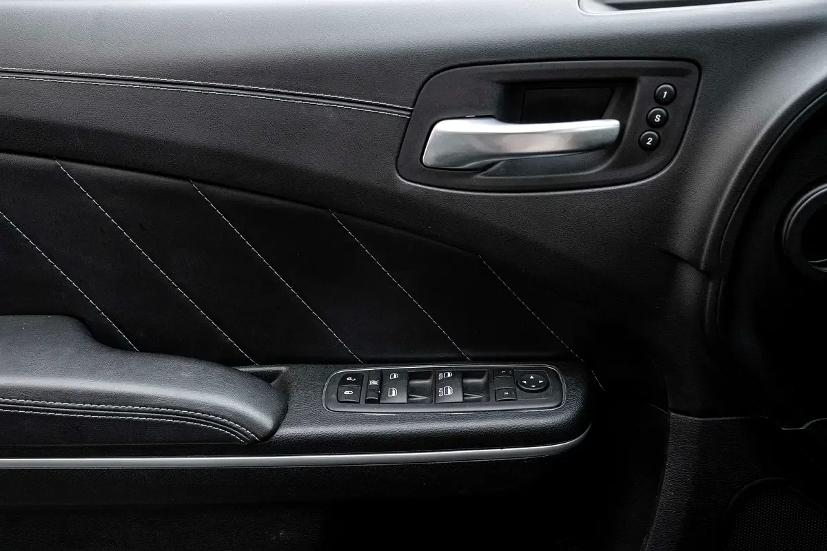 Dodge Charger 5.7 AT (377 hp) - 13