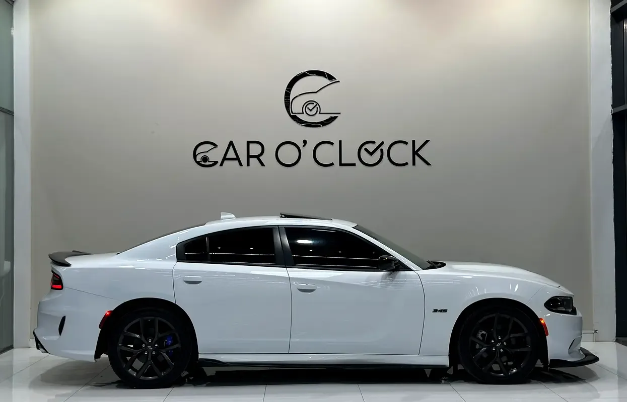 Dodge Charger 5.7 AT (377 hp) - 5